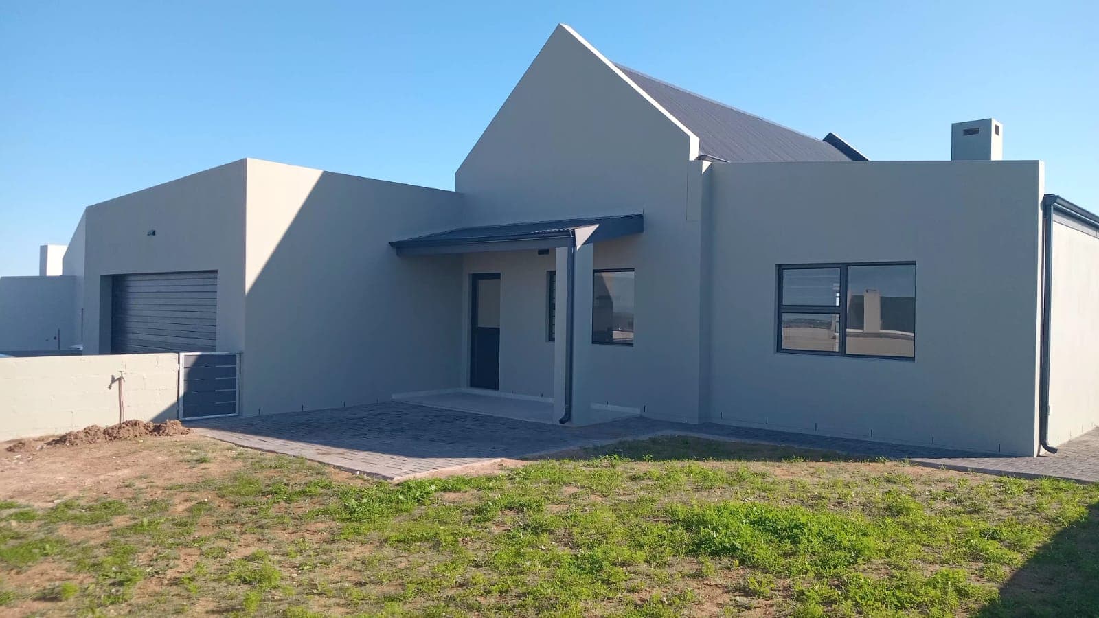 Family Home in Hoogland with Braai Room and Garden
