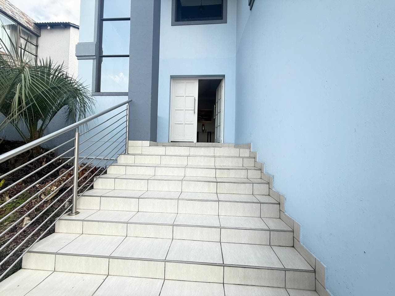 Modern 4-Bedroom Family Home in a Prestigious Secure Estate, picture 3