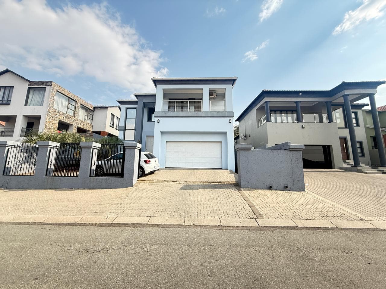 Modern 4-Bedroom Family Home in a Prestigious Secure Estate, picture 2