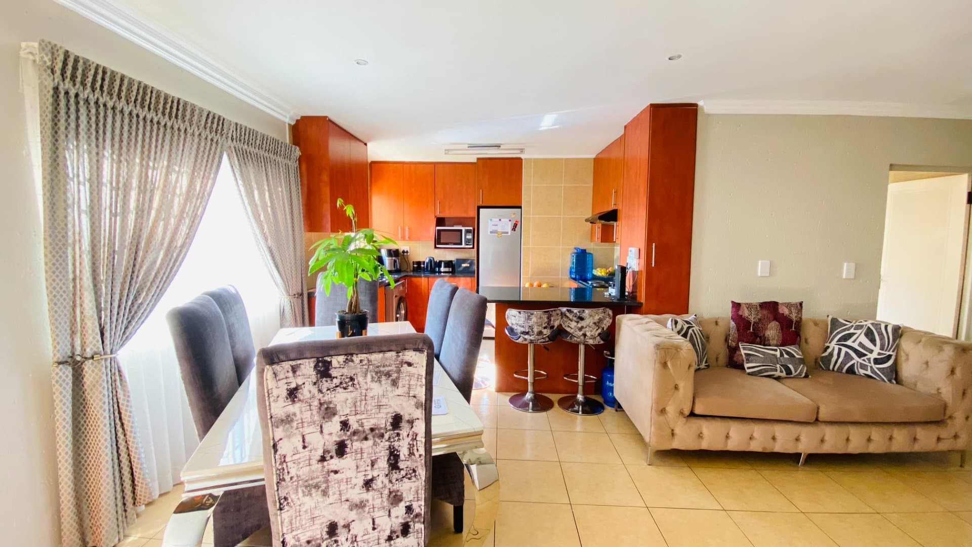 Smart 2 bed flat with communal braai spot, picture 3