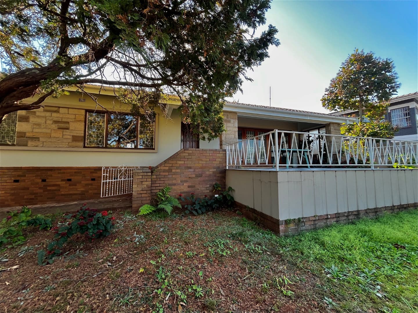 Spacious 5-Bedroom Family Home in Prime Glenmore Location