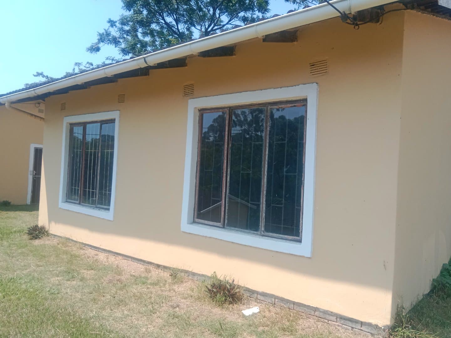 2 bedroom house in New Germany for sale with Parkings.